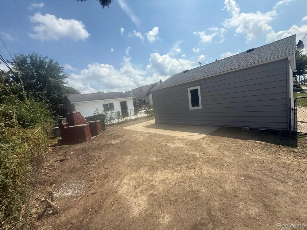 12796 Pullman Street Southgate City, MI 48195