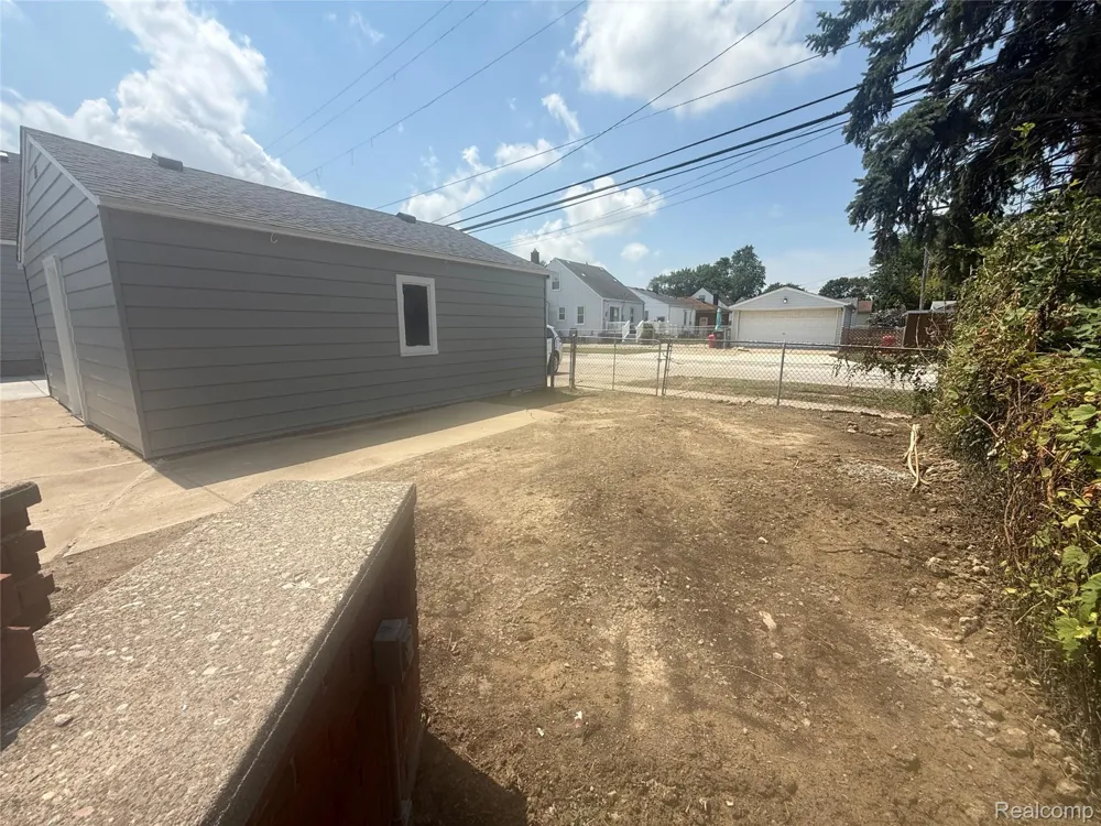 12796 Pullman Street Southgate City, MI 48195