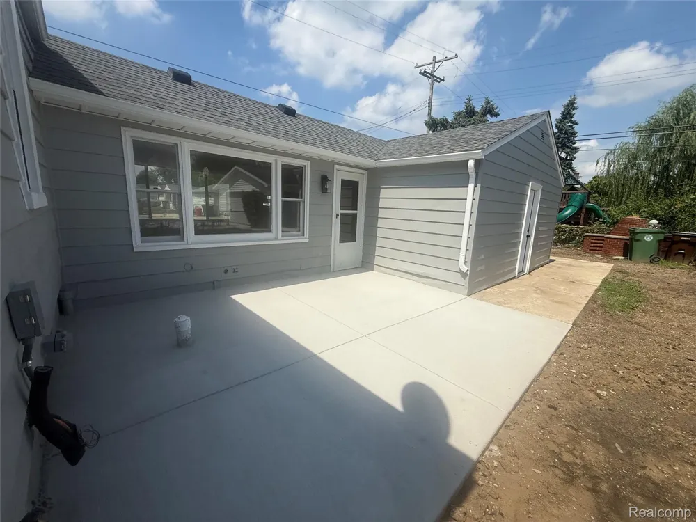 12796 Pullman Street Southgate City, MI 48195