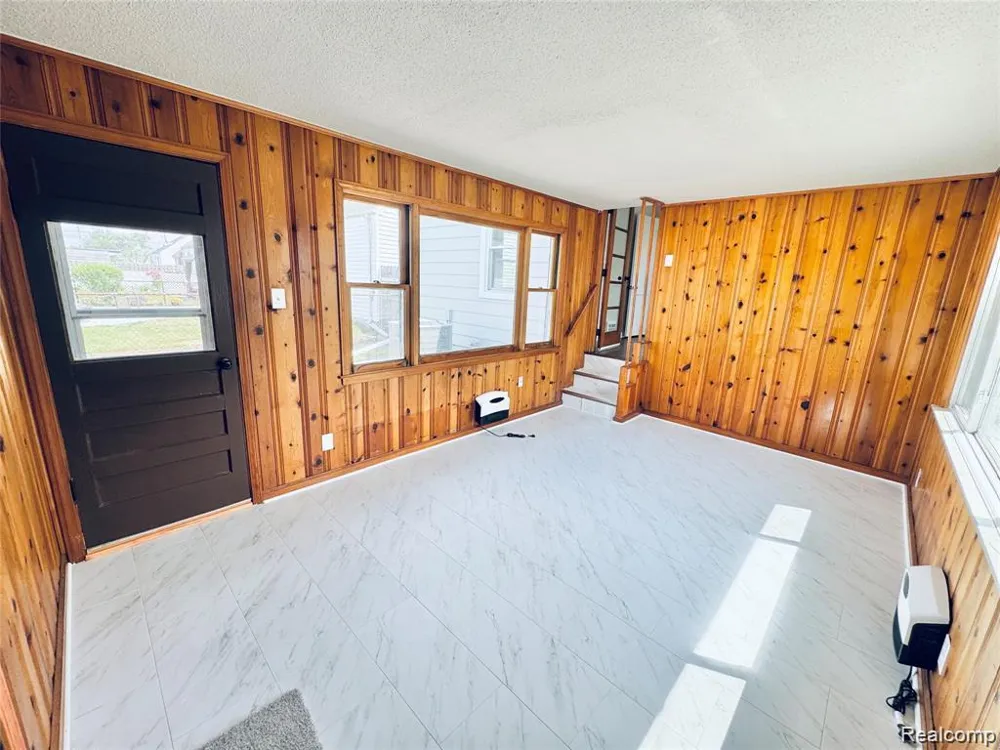 12796 Pullman Street Southgate City, MI 48195