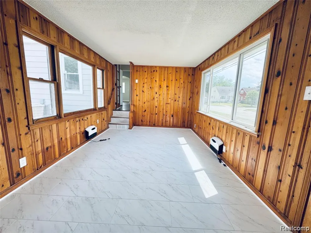 12796 Pullman Street Southgate City, MI 48195