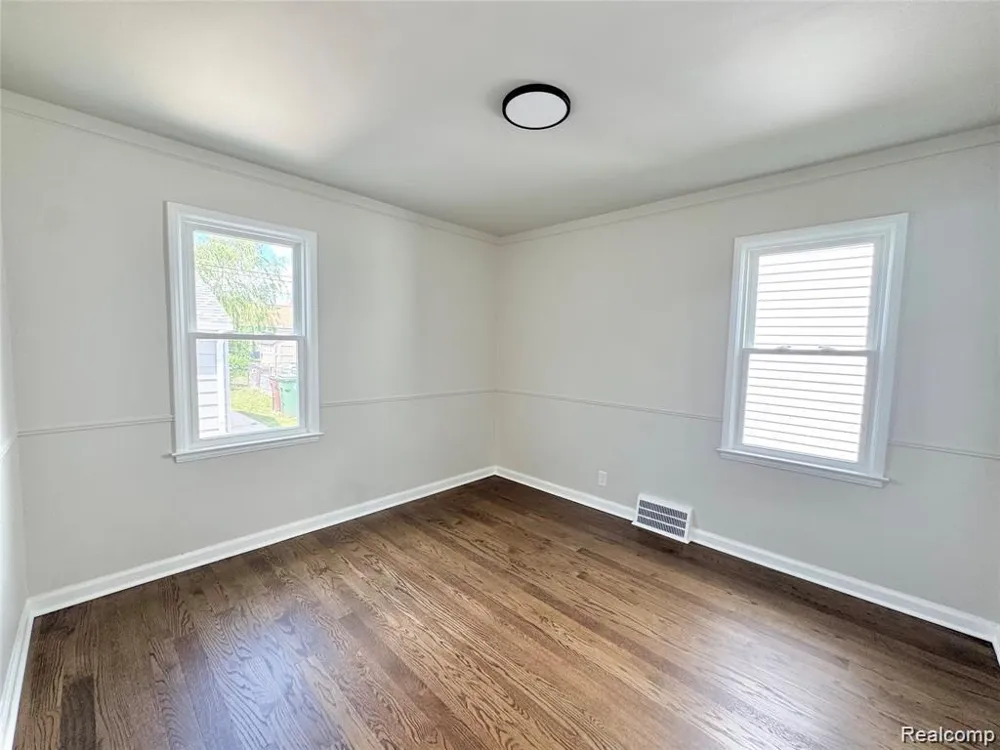 12796 Pullman Street Southgate City, MI 48195