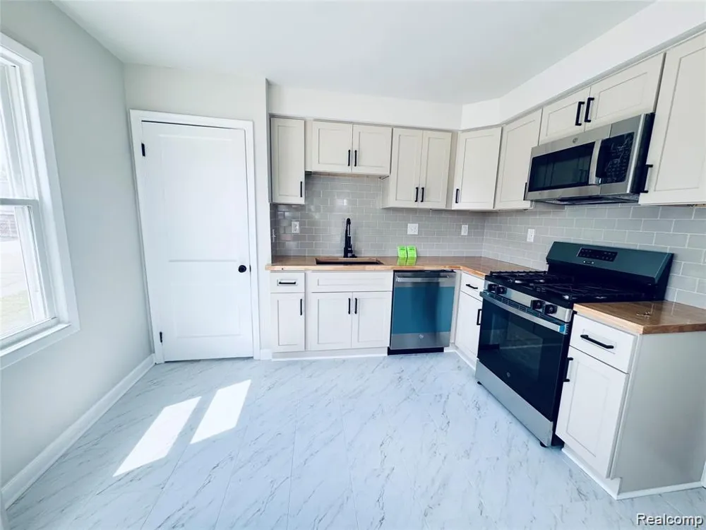 12796 Pullman Street Southgate City, MI 48195