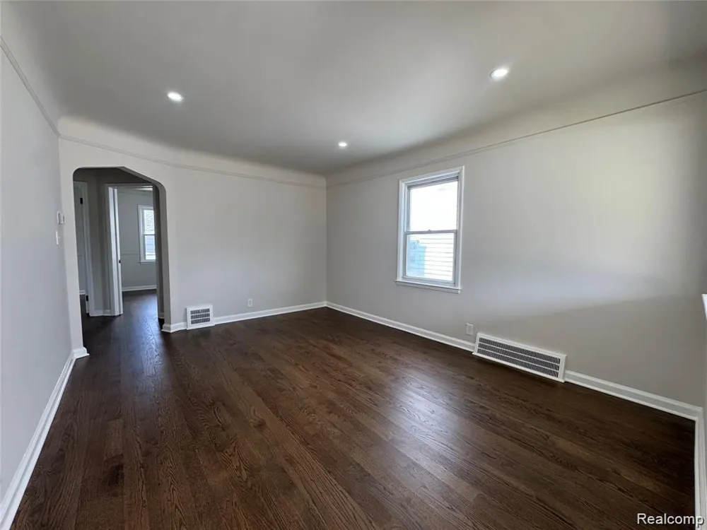 12796 Pullman Street Southgate City, MI 48195