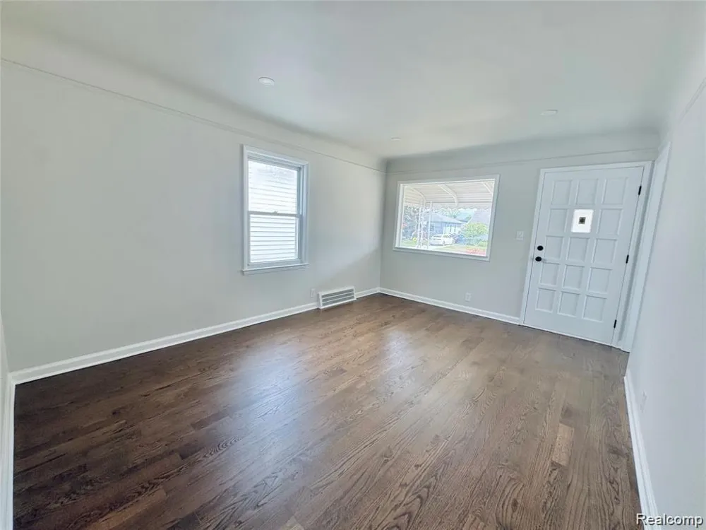 12796 Pullman Street Southgate City, MI 48195