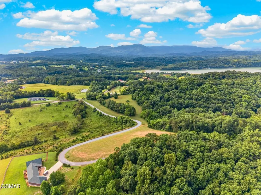 18 Woodland Creek Road Dandridge, TN 37725