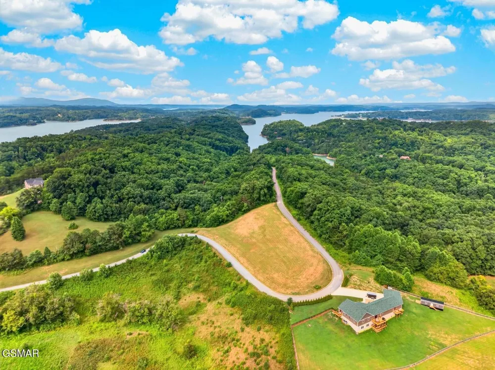 18 Woodland Creek Road Dandridge, TN 37725