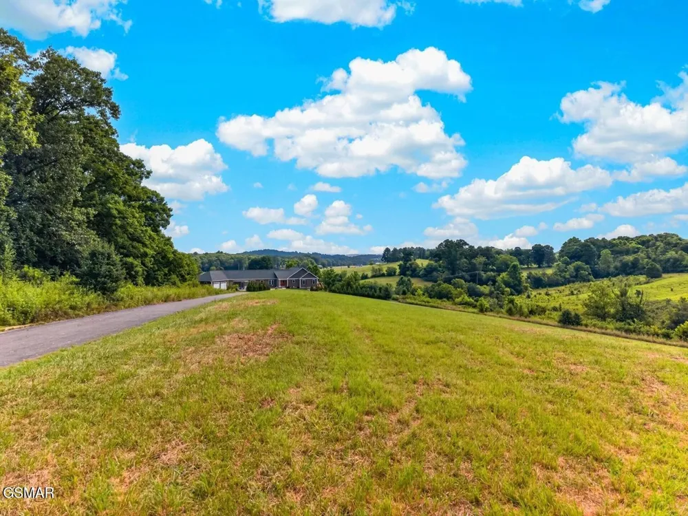 18 Woodland Creek Road Dandridge, TN 37725