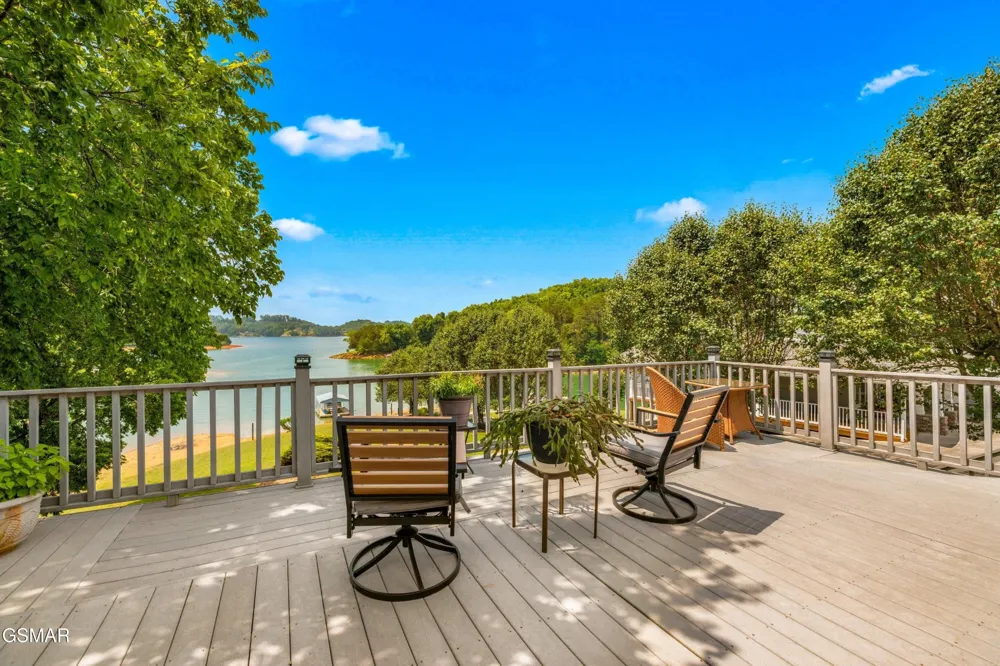 211 Mariners Lane Dandridge, TN 37725