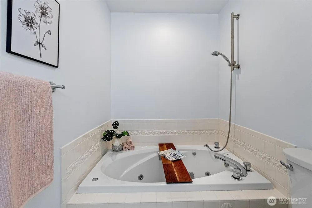 12568 Spohn Road NE Poulsbo, WA 98370