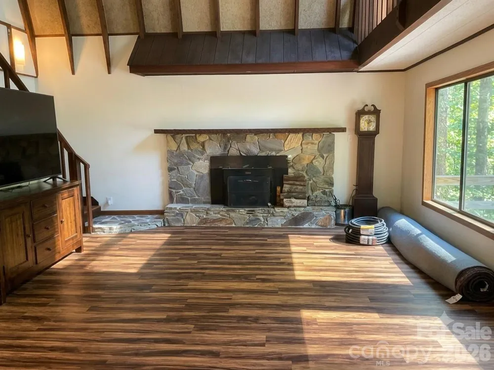 903 Winter Star Loop Burnsville, NC 28714