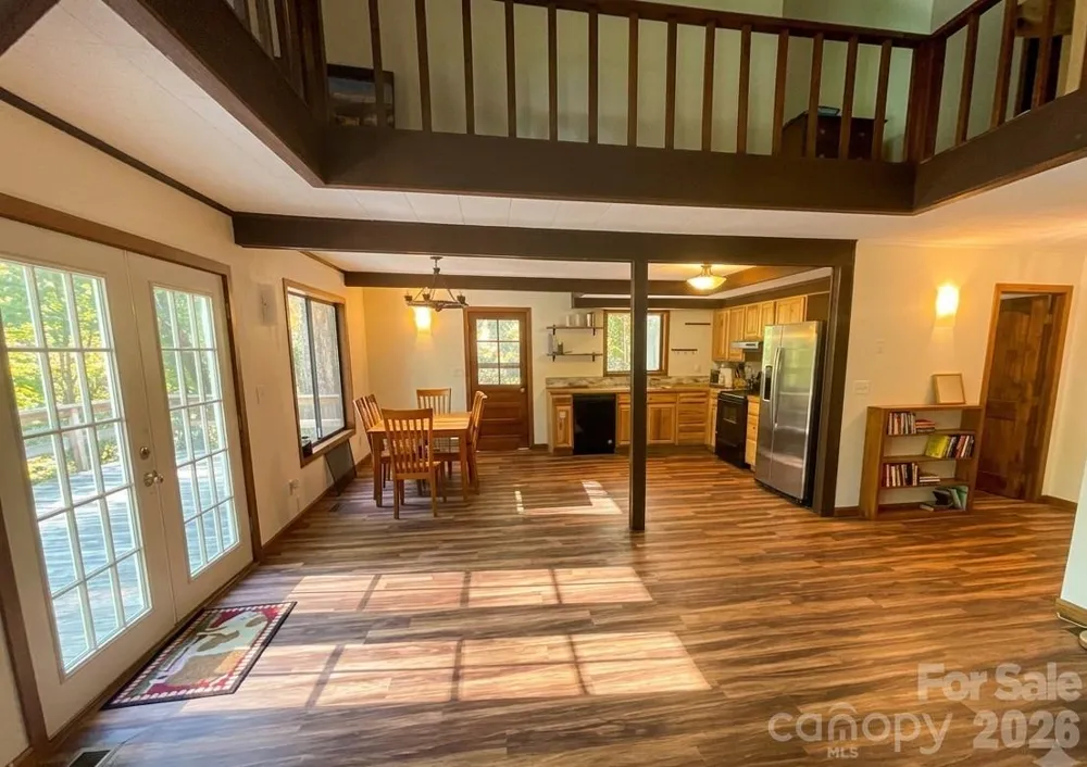 903 Winter Star Loop Burnsville, NC 28714