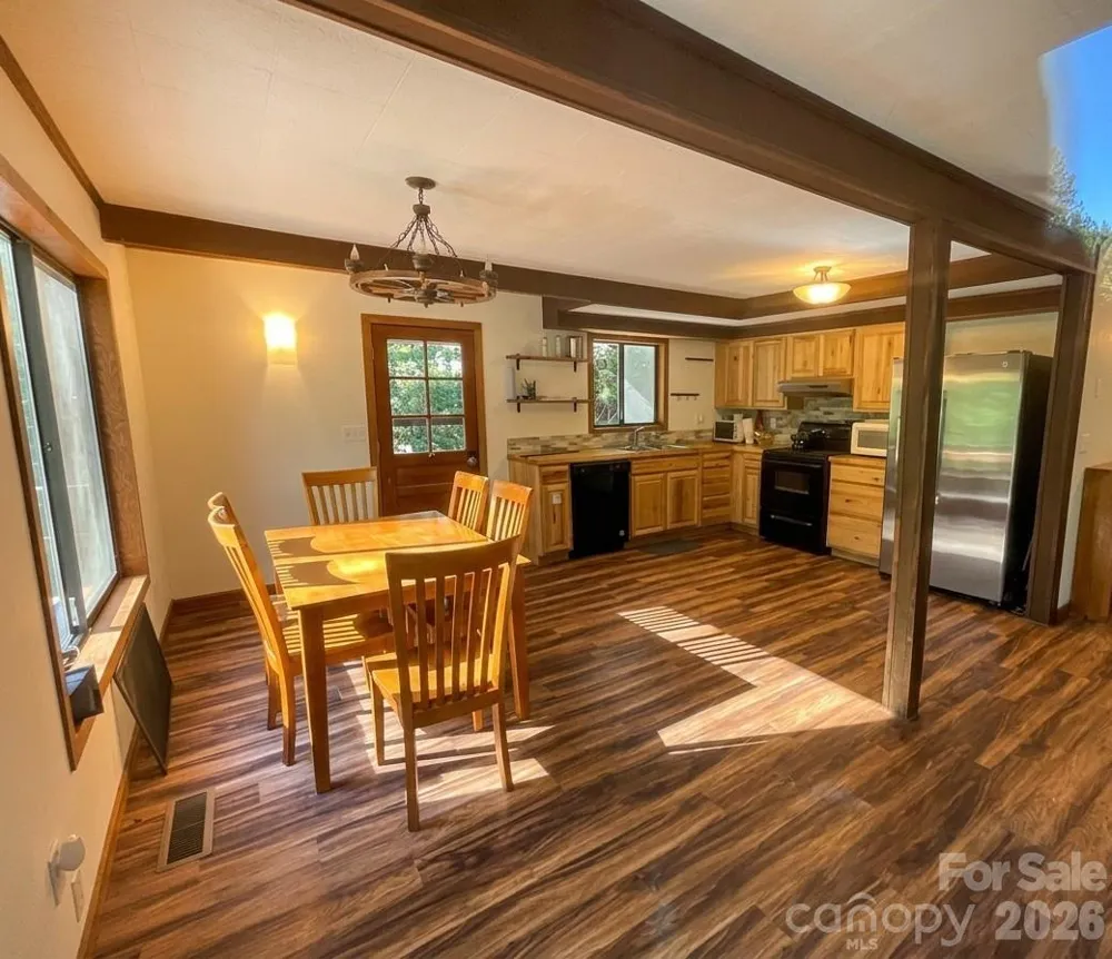 903 Winter Star Loop Burnsville, NC 28714