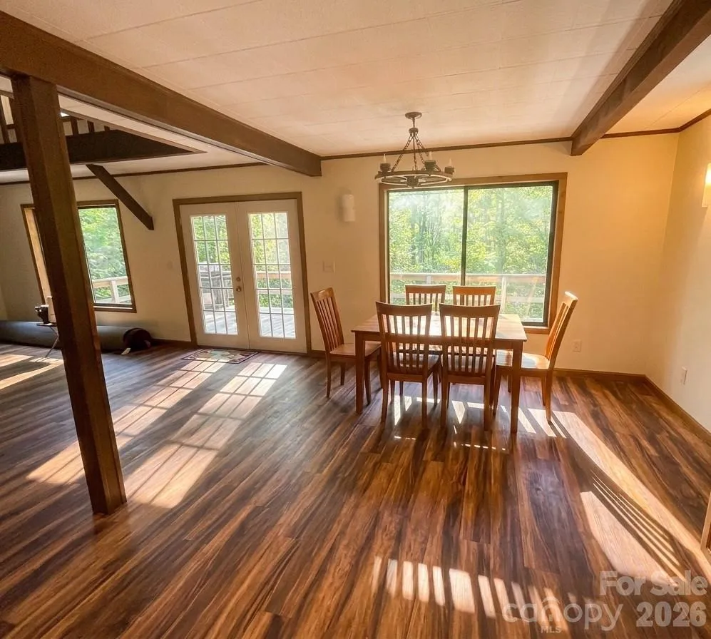 903 Winter Star Loop Burnsville, NC 28714