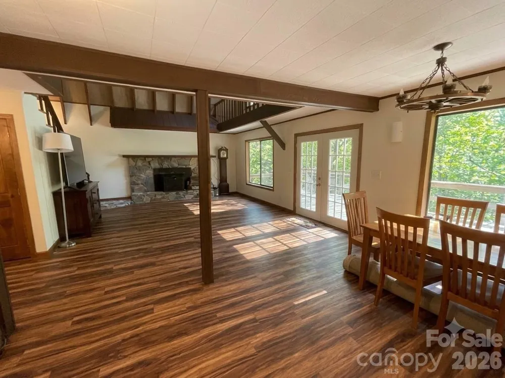 903 Winter Star Loop Burnsville, NC 28714
