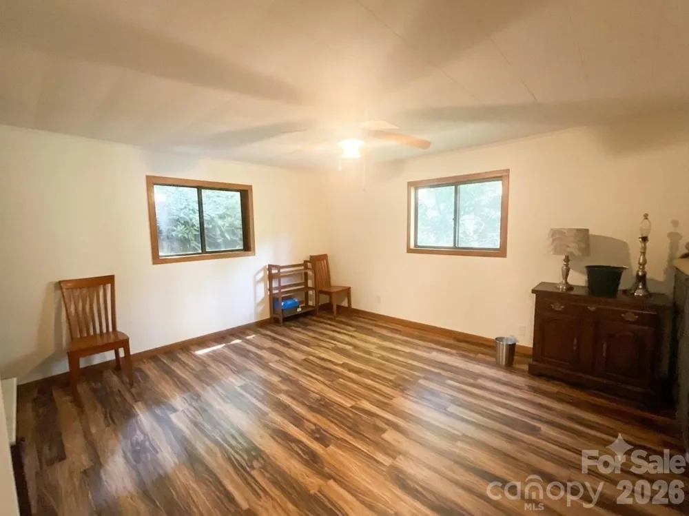 903 Winter Star Loop Burnsville, NC 28714