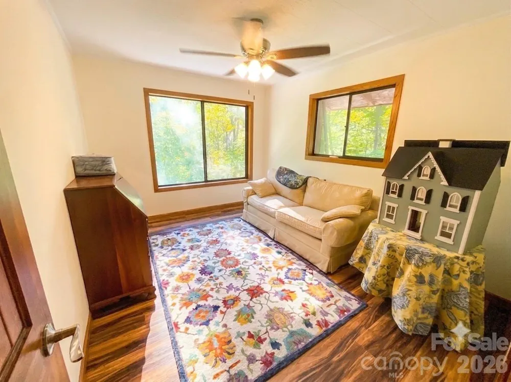 903 Winter Star Loop Burnsville, NC 28714
