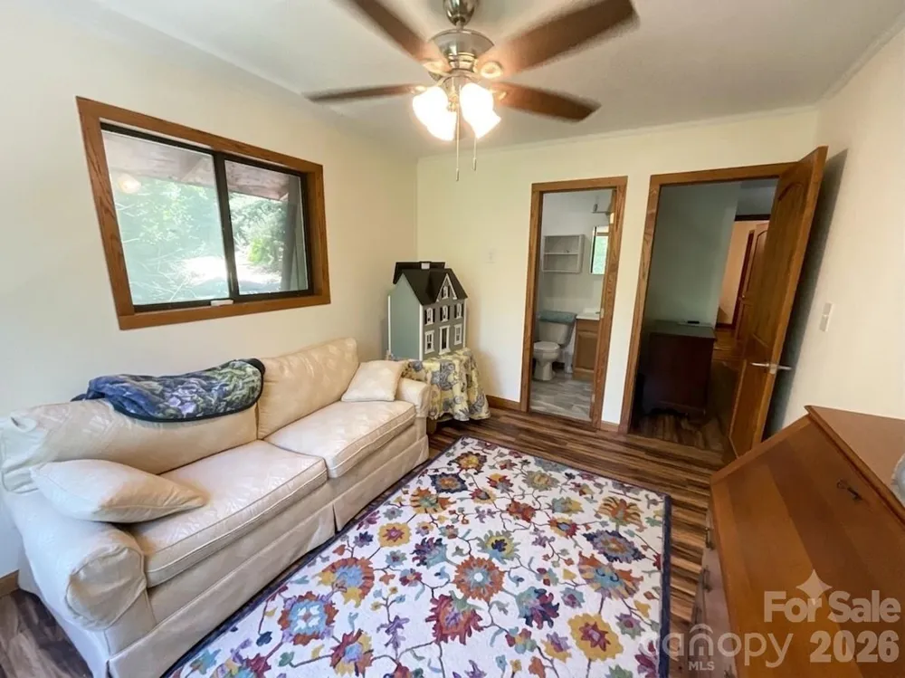 903 Winter Star Loop Burnsville, NC 28714