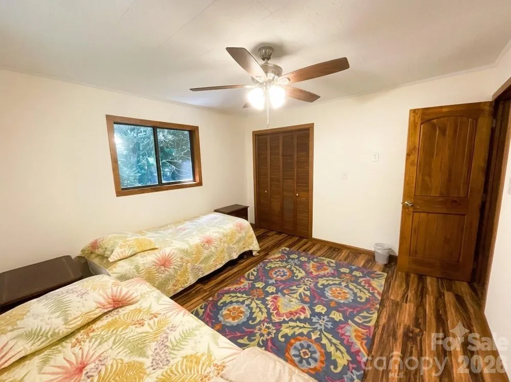 903 Winter Star Loop Burnsville, NC 28714