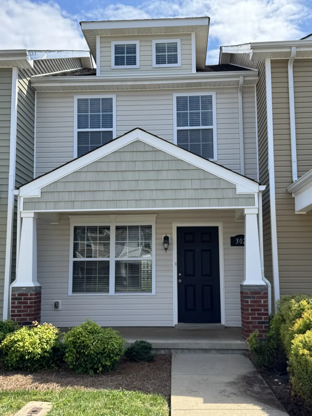 302 Sam Houston Cir Clarksville, TN 37040