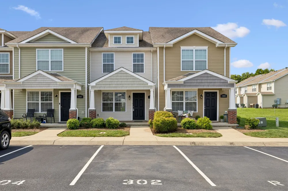 302 Sam Houston Cir Clarksville, TN 37040