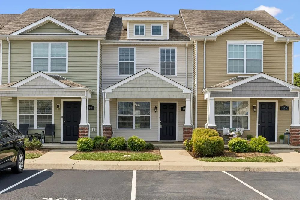 302 Sam Houston Cir Clarksville, TN 37040