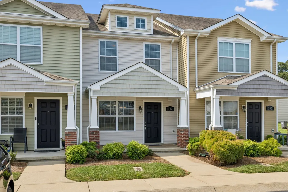 302 Sam Houston Cir Clarksville, TN 37040
