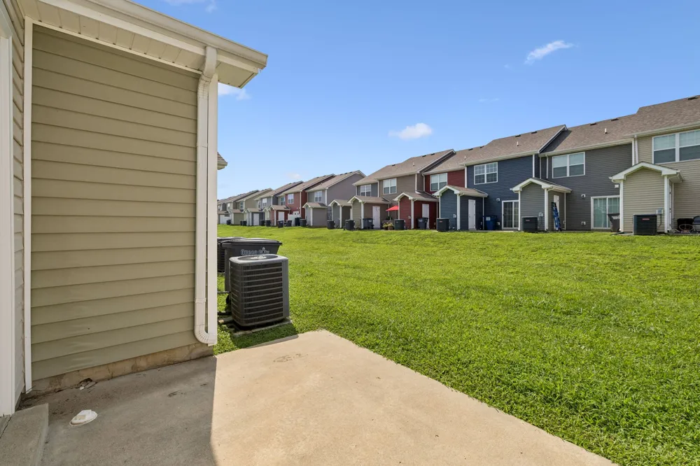 302 Sam Houston Cir Clarksville, TN 37040