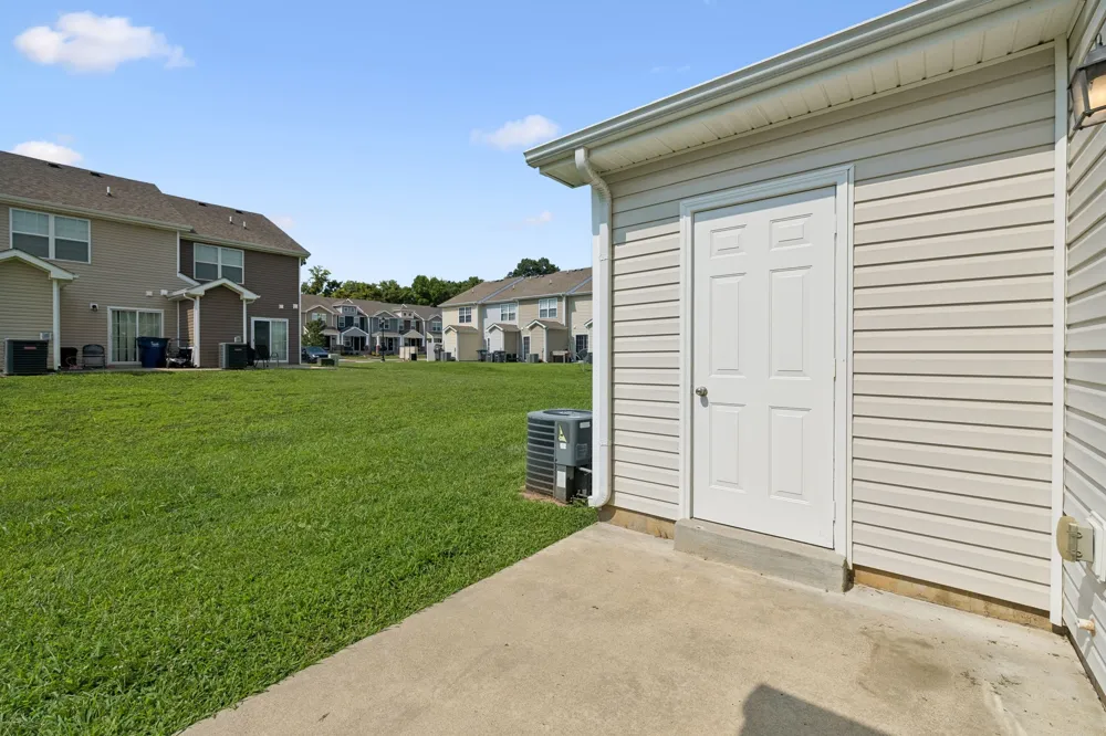 302 Sam Houston Cir Clarksville, TN 37040