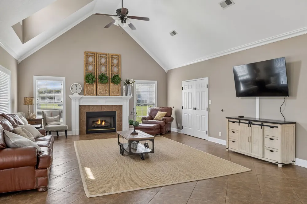 302 Sam Houston Cir Clarksville, TN 37040