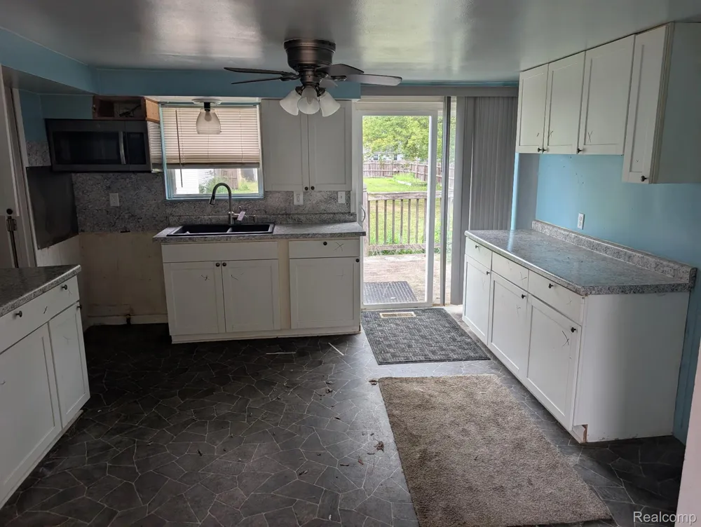 1334 Transue Avenue Burton City, MI 48509