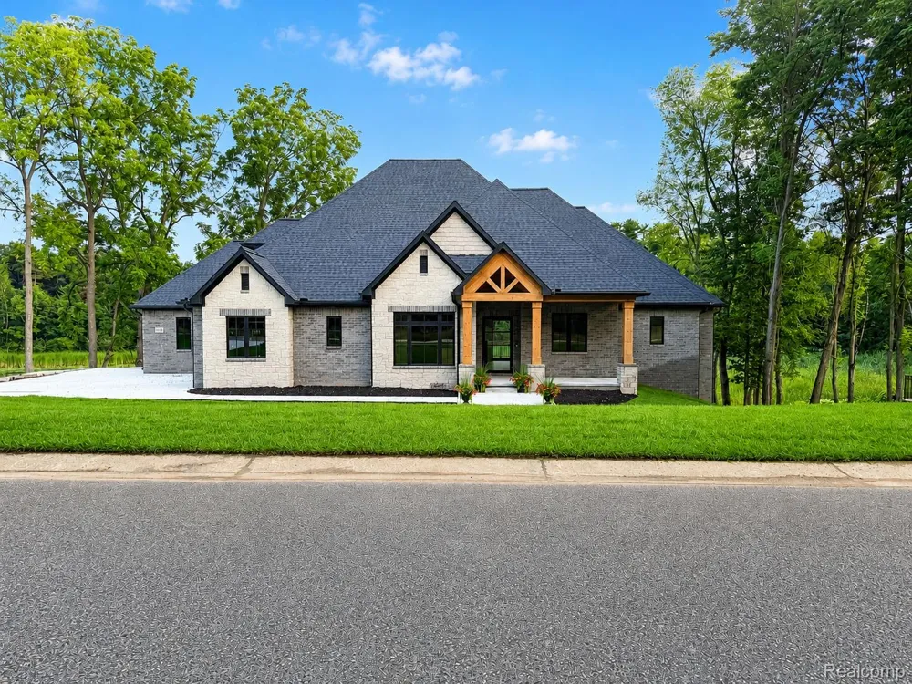 1059 Iroquois Trail Oxford Charter Township, MI 48371