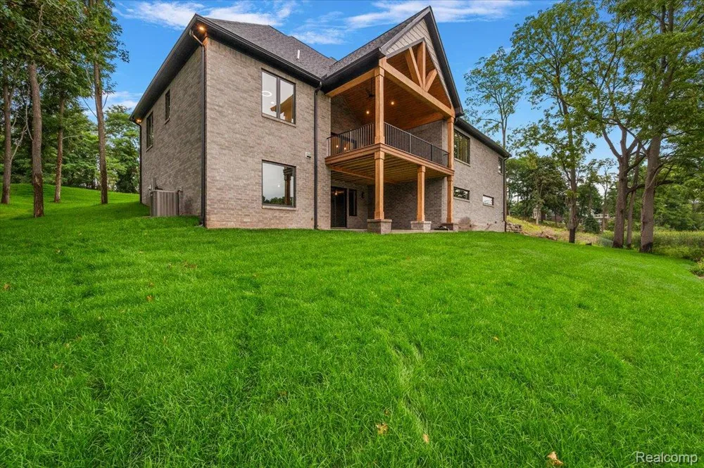 1059 Iroquois Trail Oxford Charter Township, MI 48371