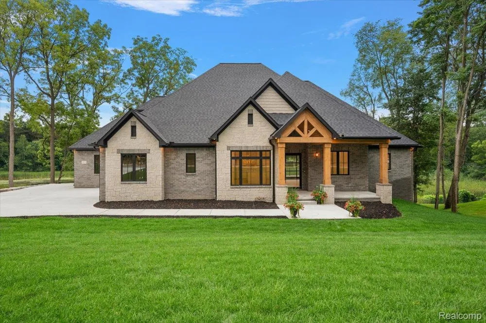 1059 Iroquois Trail Oxford Charter Township, MI 48371