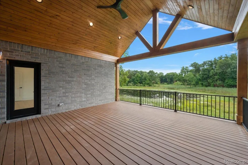 1059 Iroquois Trail Oxford Charter Township, MI 48371