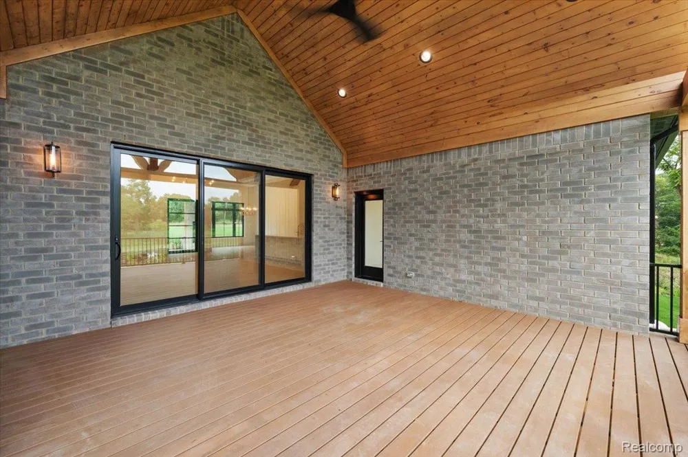 1059 Iroquois Trail Oxford Charter Township, MI 48371