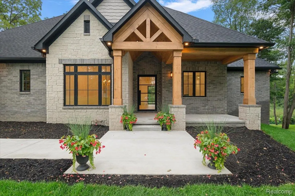 1059 Iroquois Trail Oxford Charter Township, MI 48371