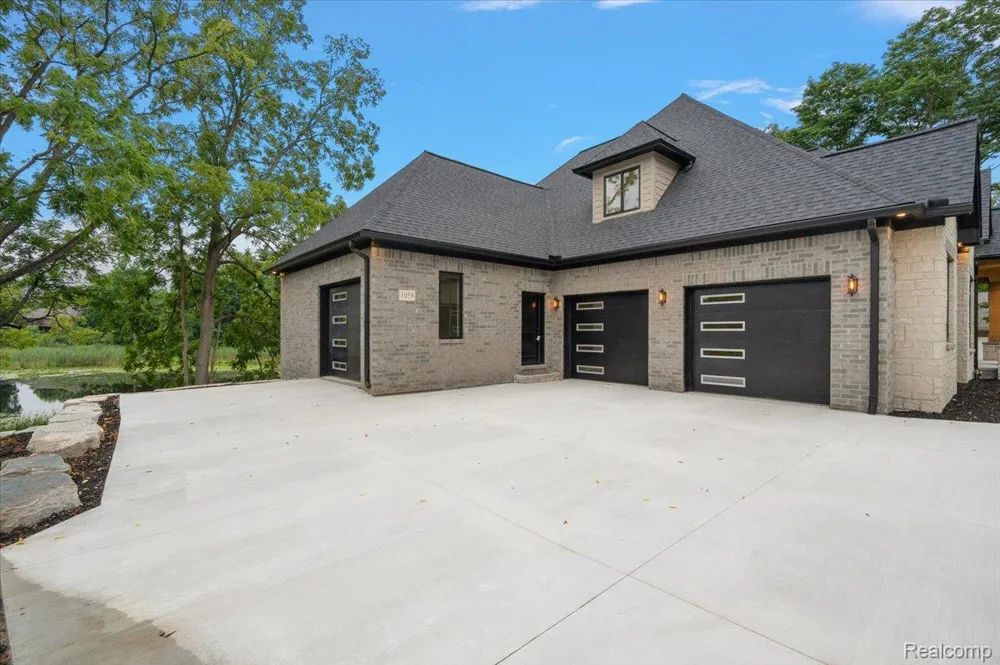 1059 Iroquois Trail Oxford Charter Township, MI 48371