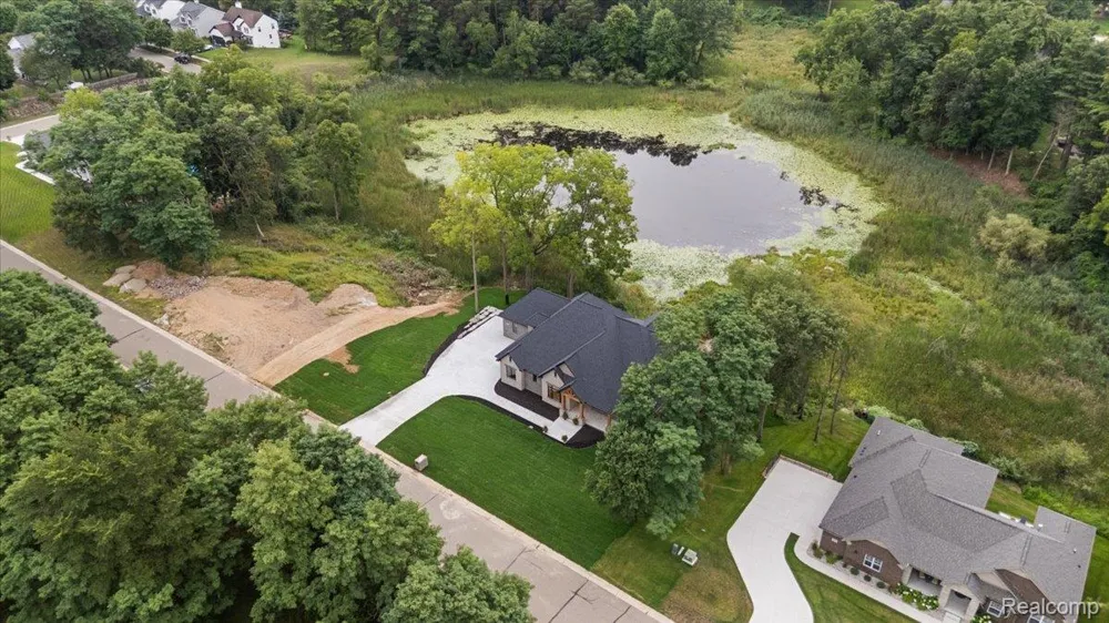 1059 Iroquois Trail Oxford Charter Township, MI 48371
