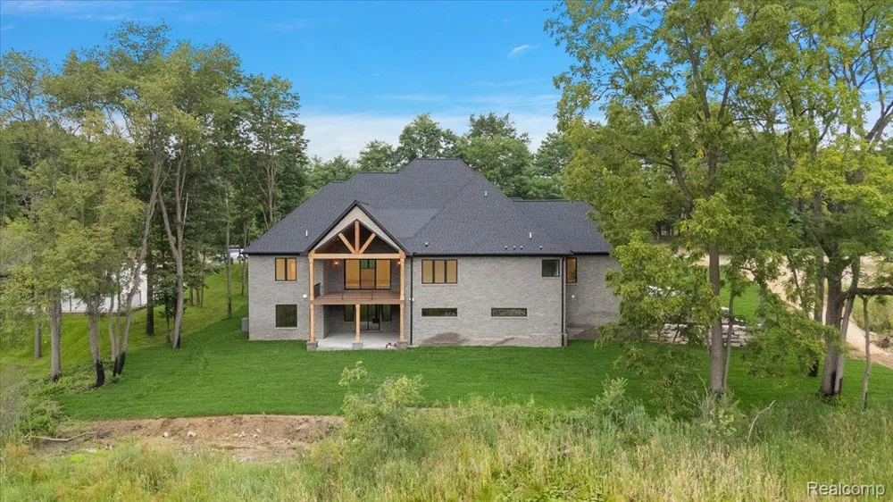 1059 Iroquois Trail Oxford Charter Township, MI 48371