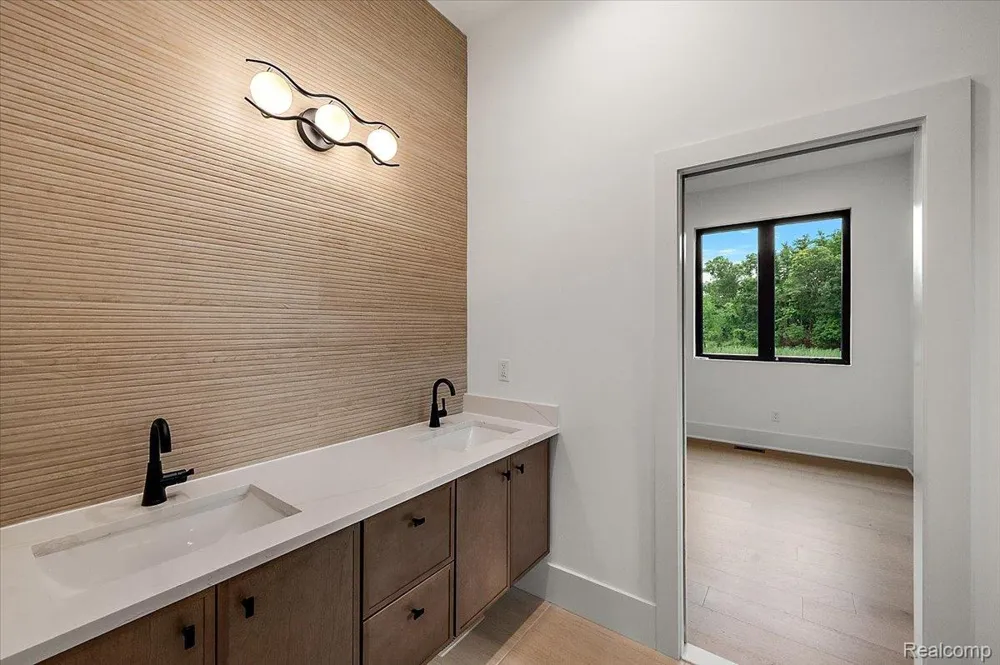 1059 Iroquois Trail Oxford Charter Township, MI 48371