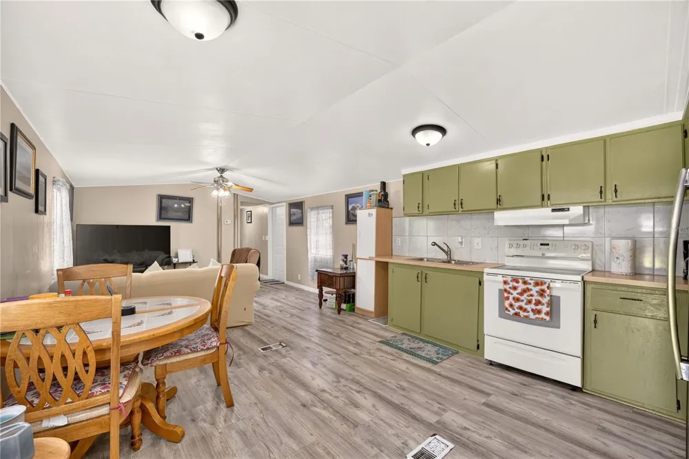 8200 SE 145 STREET Dunnellon, FL 34432