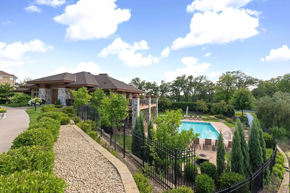 8652 Lake Riley Drive Chanhassen, MN 55317