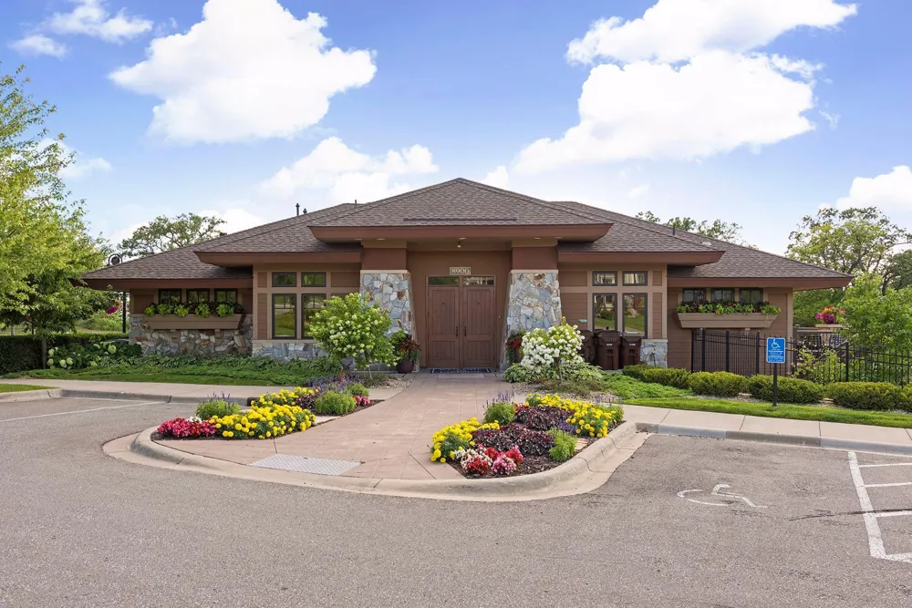 8652 Lake Riley Drive Chanhassen, MN 55317