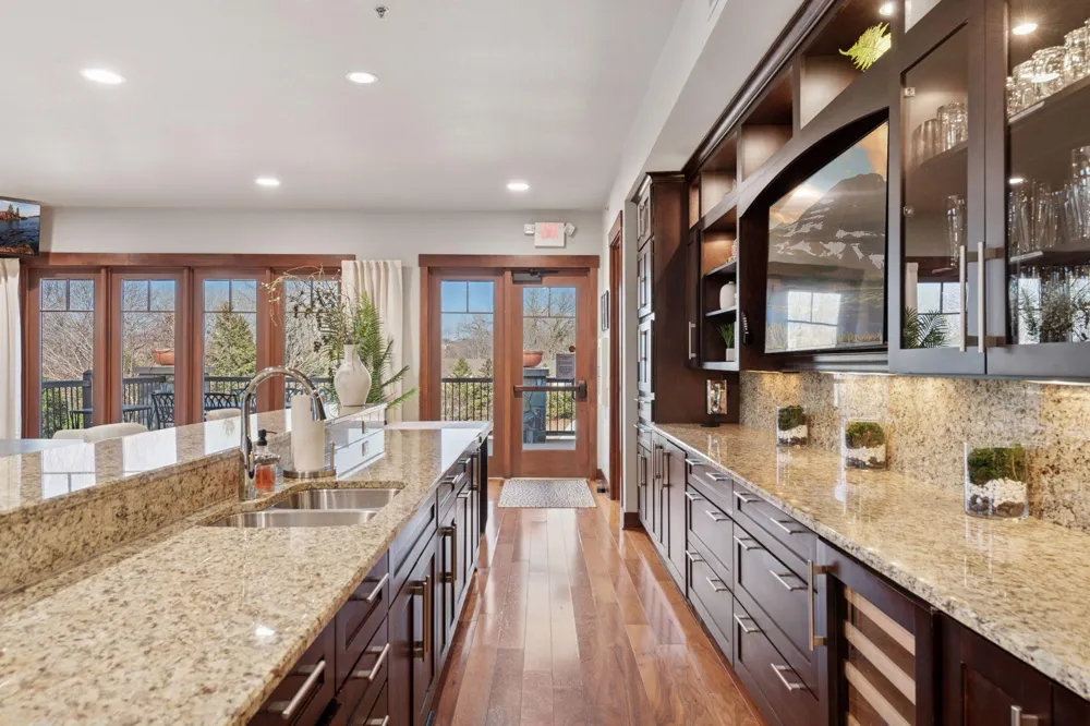8652 Lake Riley Drive Chanhassen, MN 55317