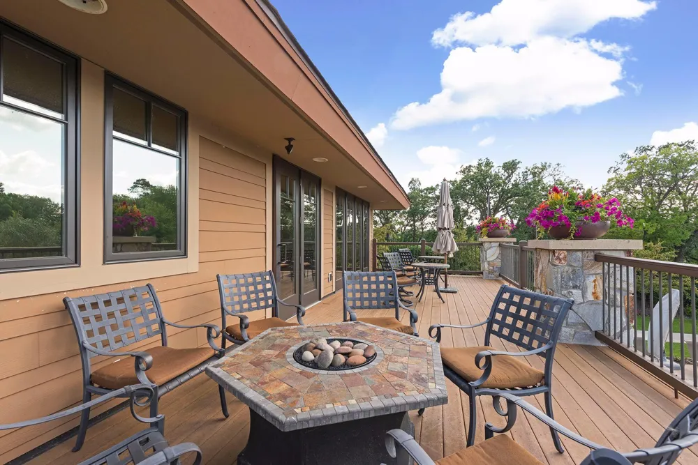8652 Lake Riley Drive Chanhassen, MN 55317