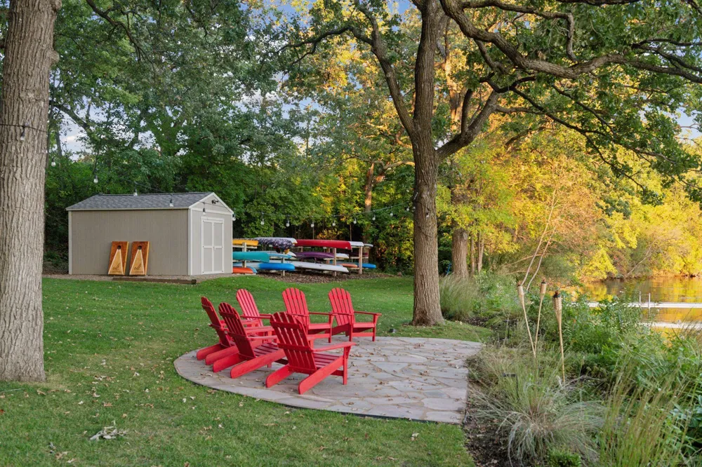 8652 Lake Riley Drive Chanhassen, MN 55317