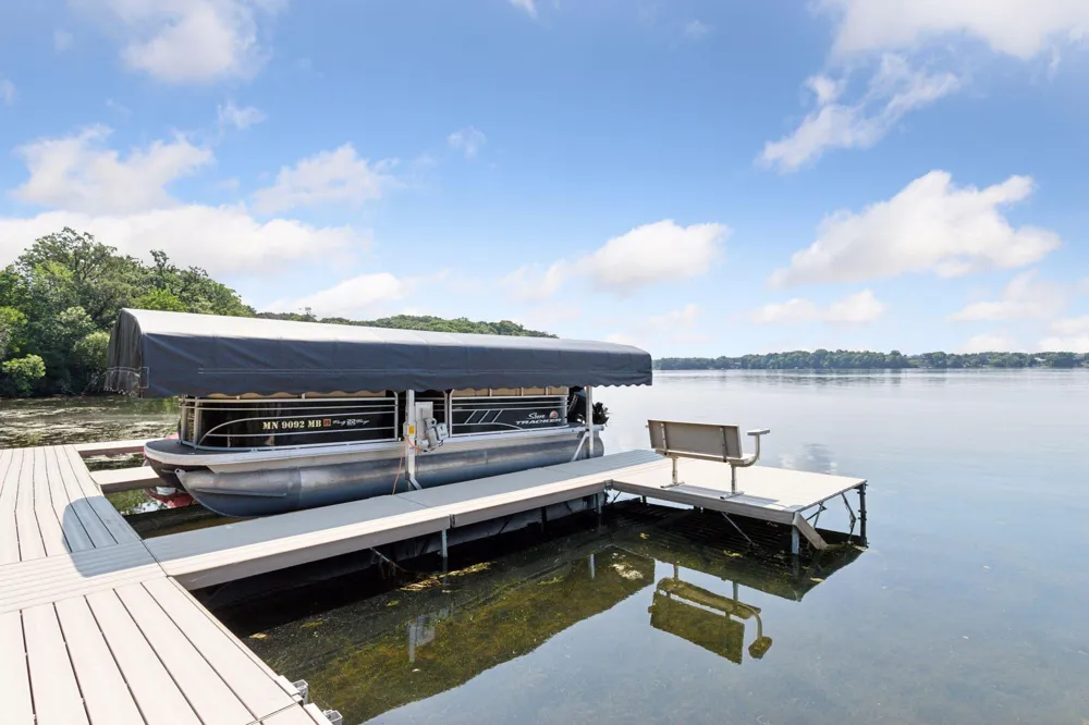 8652 Lake Riley Drive Chanhassen, MN 55317