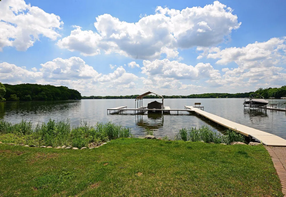 8652 Lake Riley Drive Chanhassen, MN 55317