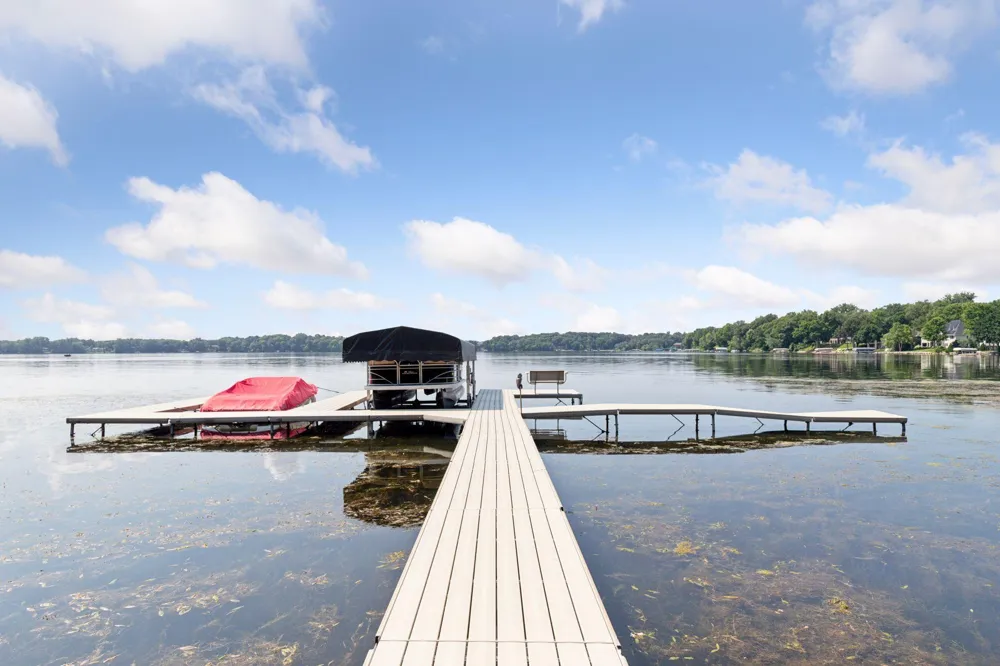 8652 Lake Riley Drive Chanhassen, MN 55317